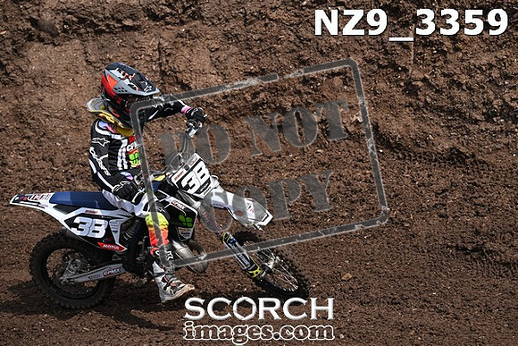 NZ9_3359
