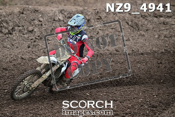 NZ9_4941