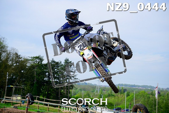 NZ9_0444