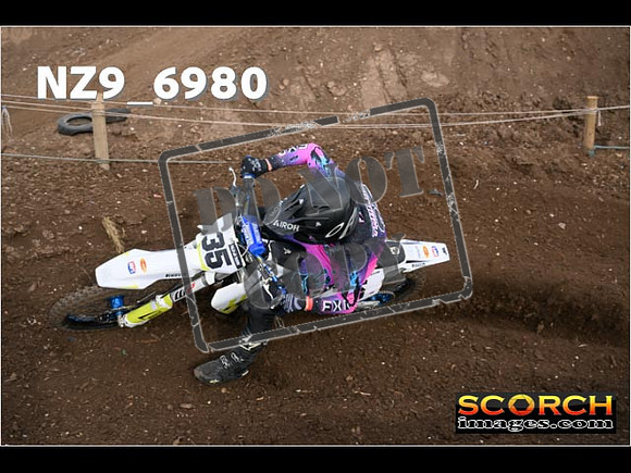 Experts-056
