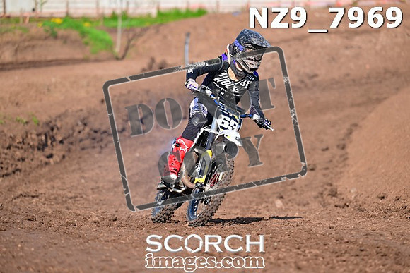 NZ9_7969