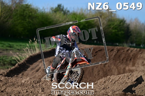 NZ6_0549