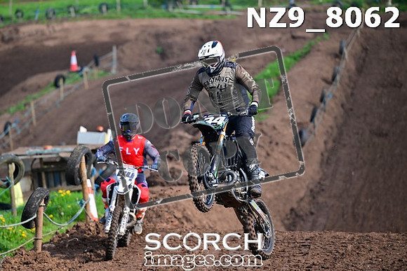 NZ9_8062