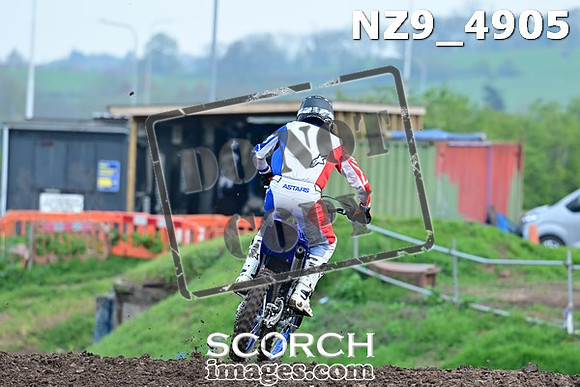 NZ9_4905