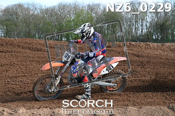 NZ6_0229