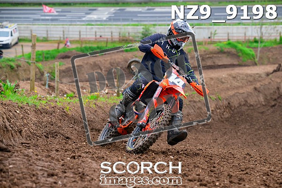 NZ9_9198