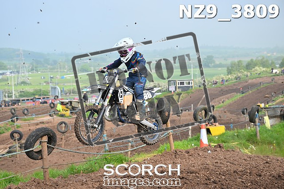 NZ9_3809