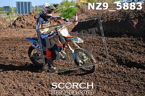 NZ9_5883