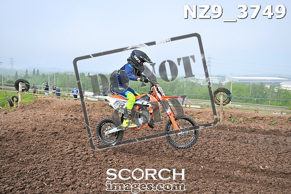 NZ9_3749