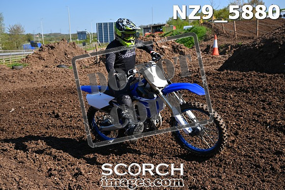 NZ9_5880