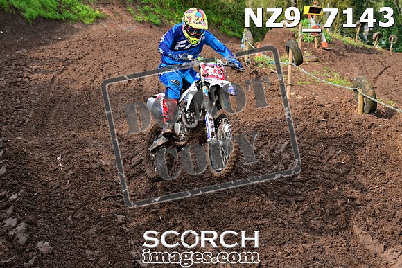 NZ9_7143