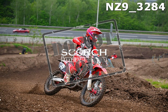 NZ9_3284