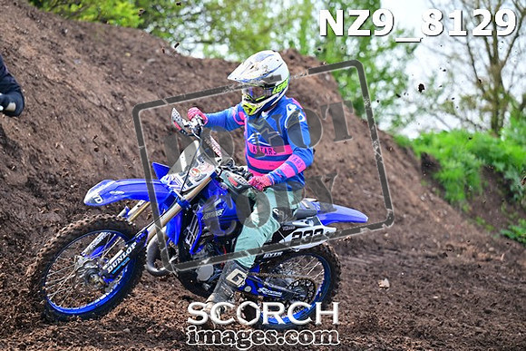 NZ9_8129