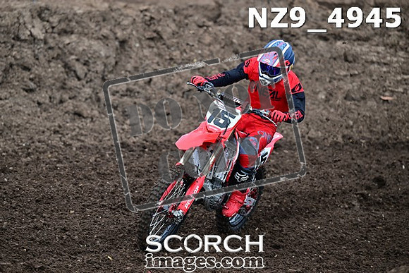NZ9_4945