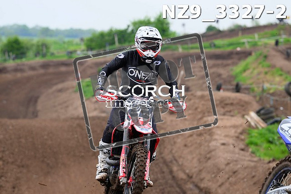 NZ9_3327-2