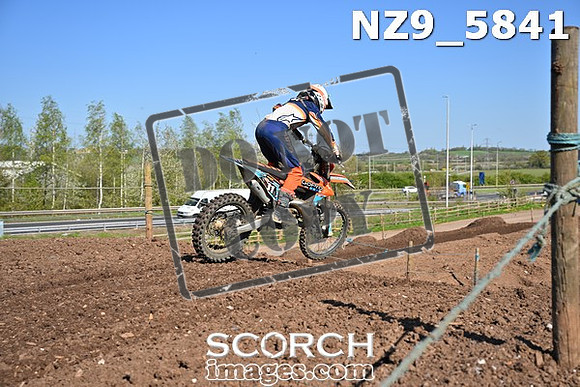 NZ9_5841