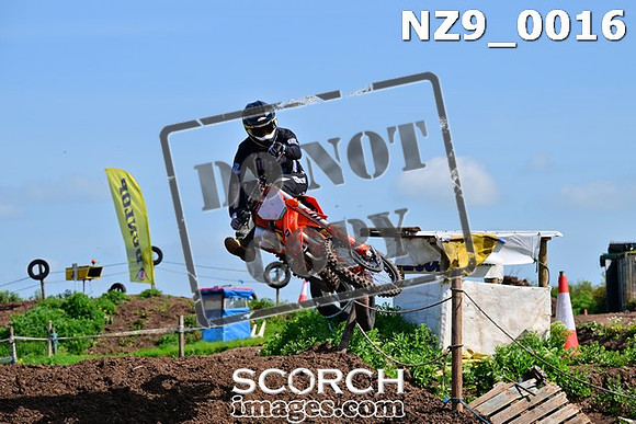 NZ9_0016