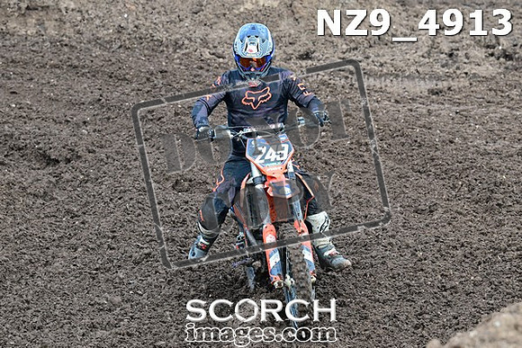 NZ9_4913