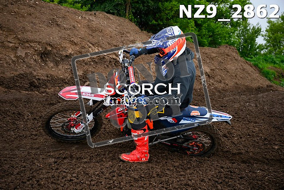 NZ9_2862