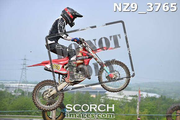 NZ9_3765