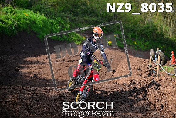 NZ9_8035