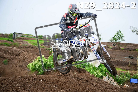 NZ9_2824-2