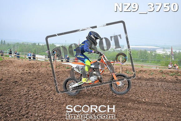 NZ9_3750