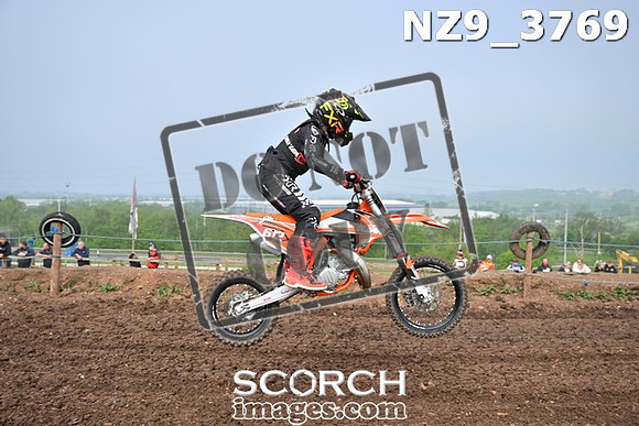NZ9_3769