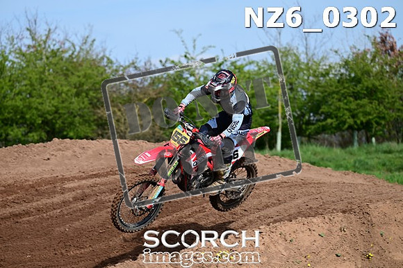 NZ6_0302