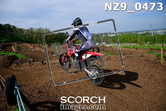 NZ9_0473