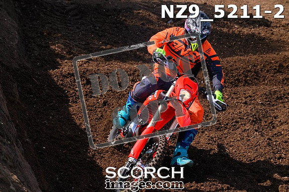 NZ9_5211-2