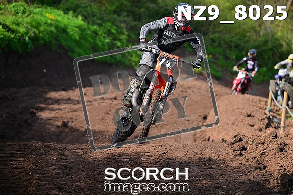 NZ9_8025
