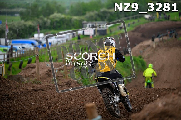 NZ9_3281