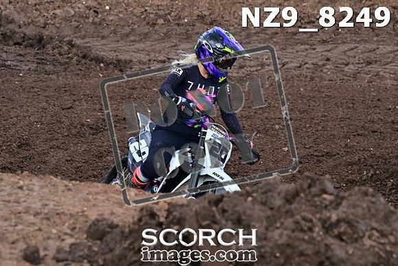 NZ9_8249