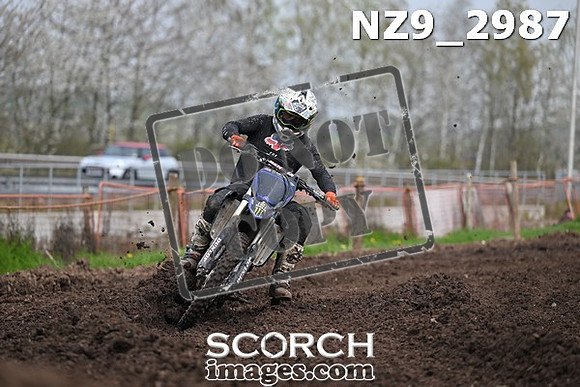 NZ9_2987