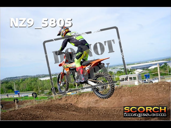 Experts-034