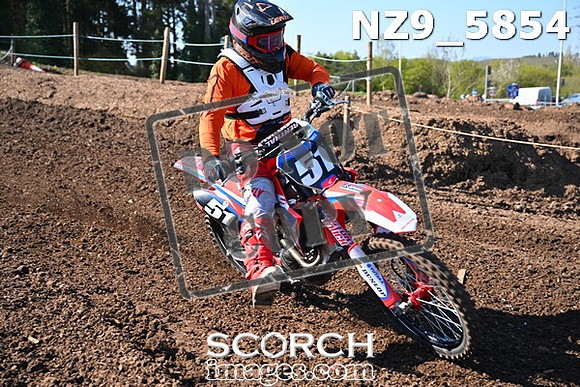NZ9_5854