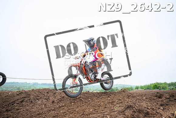 NZ9_2642-2