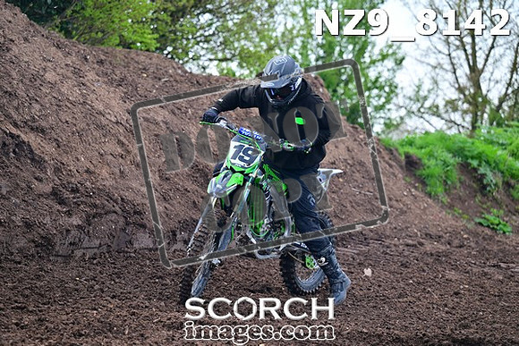 NZ9_8142