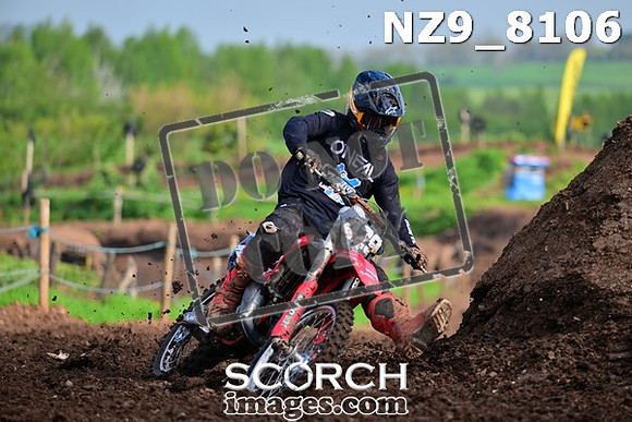 NZ9_8106