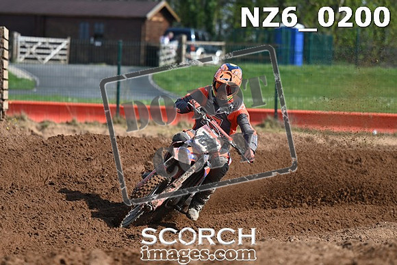 NZ6_0200