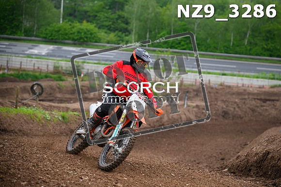NZ9_3286