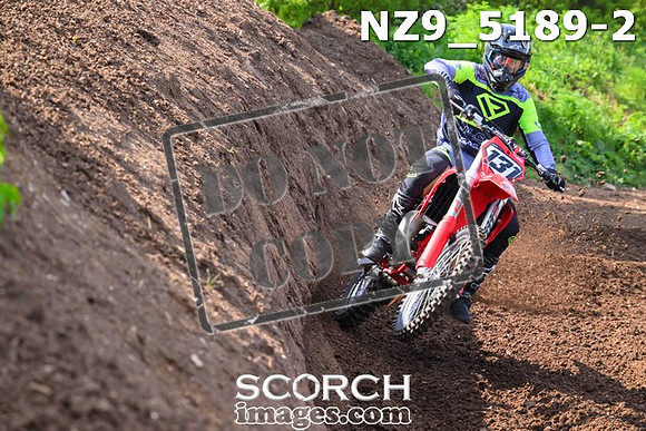 NZ9_5189-2