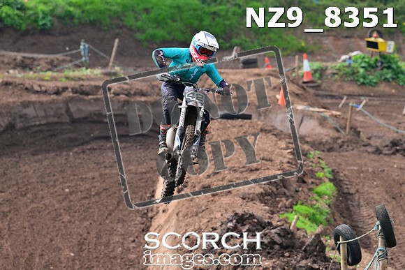 NZ9_8351