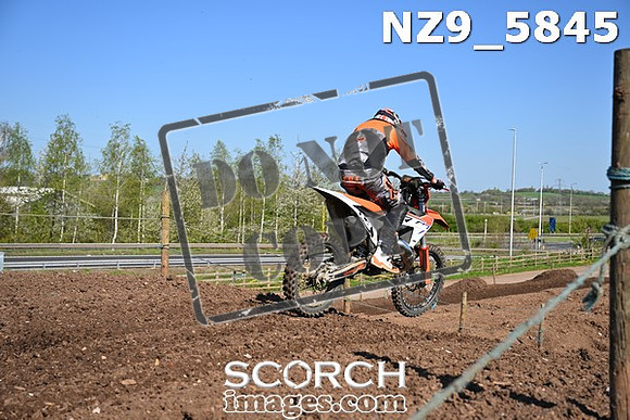 NZ9_5845
