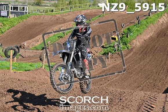NZ9_5915