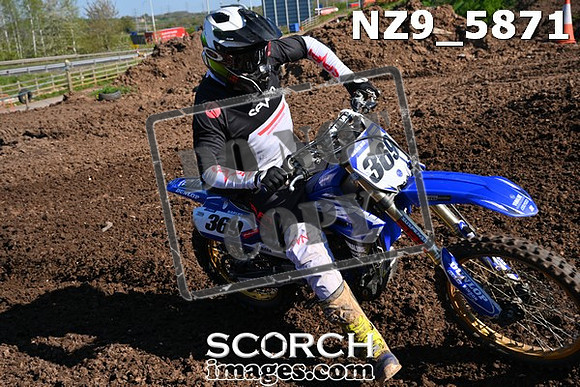 NZ9_5871
