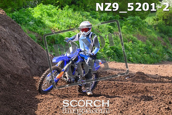 NZ9_5201-2
