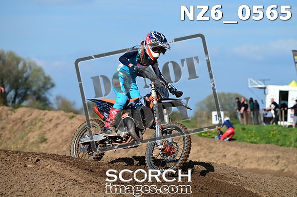 NZ6_0565