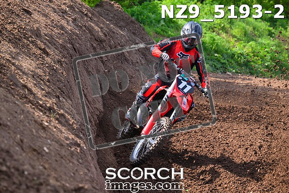 NZ9_5193-2
